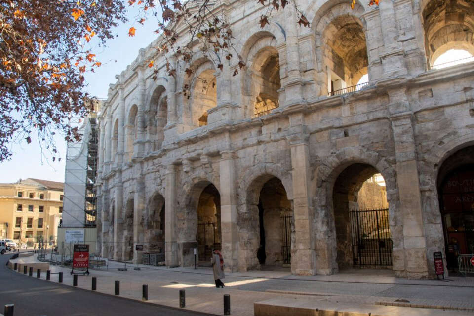 Les arènes de Nîmes vues côté Bourse